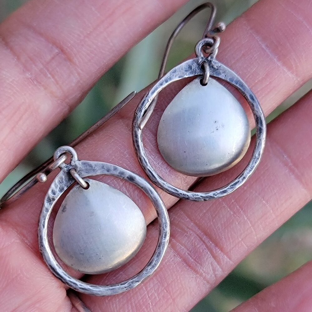 Gorgeous retired SILPADA 925 sterling silver hammered teardrop earrings
